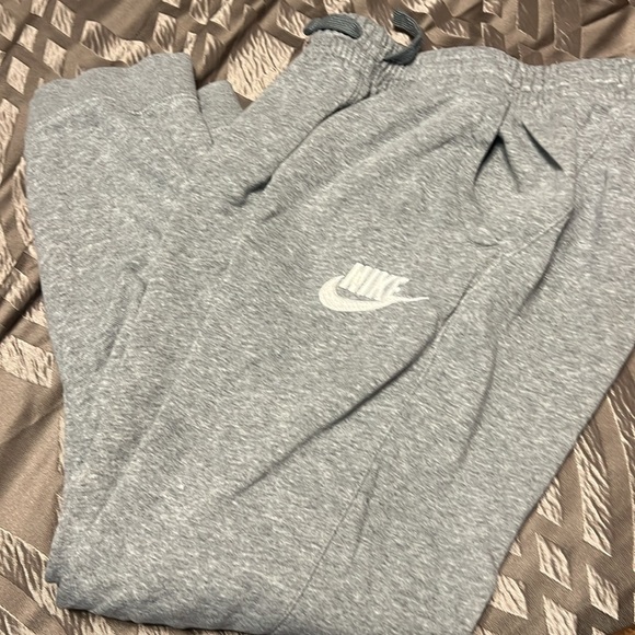 Nike sweatpants 3 pairs - Picture 4 of 7